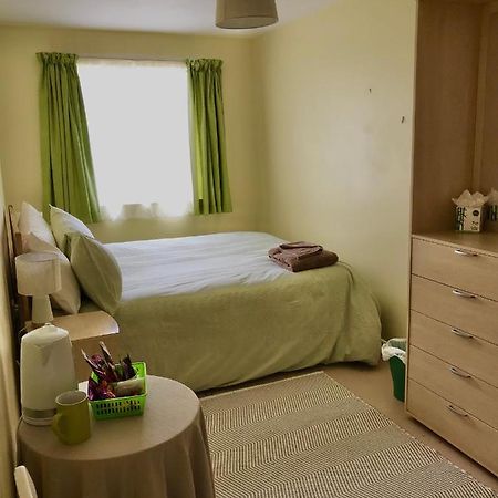 Rowan Close Whitchurch  외부 사진