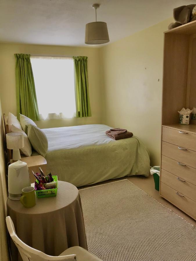 Rowan Close Whitchurch  외부 사진