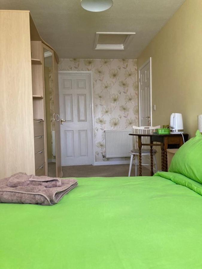 Rowan Close Whitchurch  외부 사진